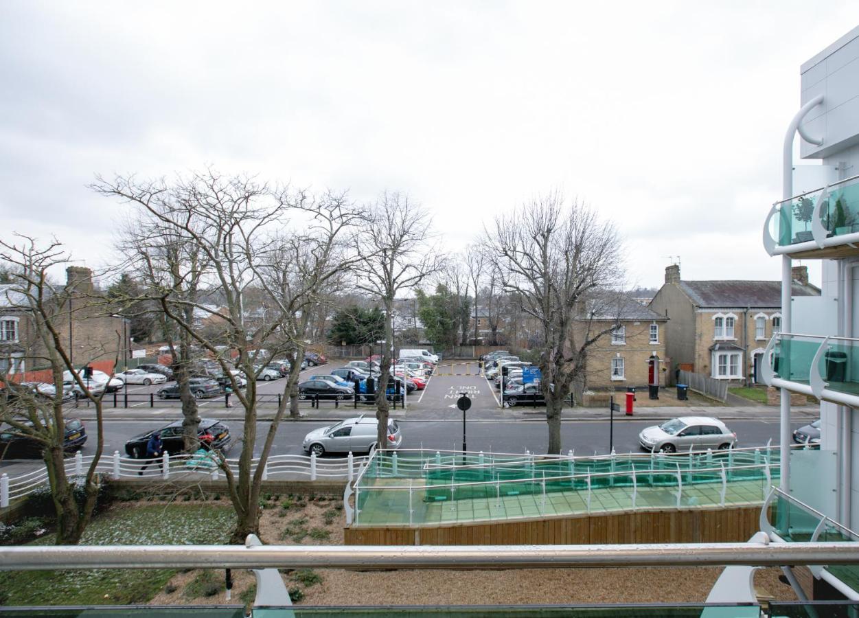 Skyvillion - Cozy Apartments In Enfield Town With Free Parking & Wifi Exterior foto