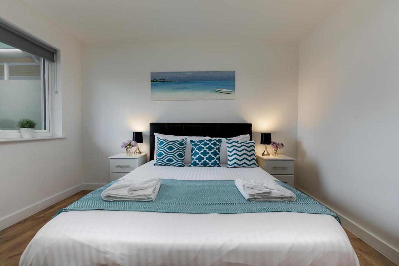 Skyvillion - Cozy Apartments In Enfield Town With Free Parking & Wifi Exterior foto