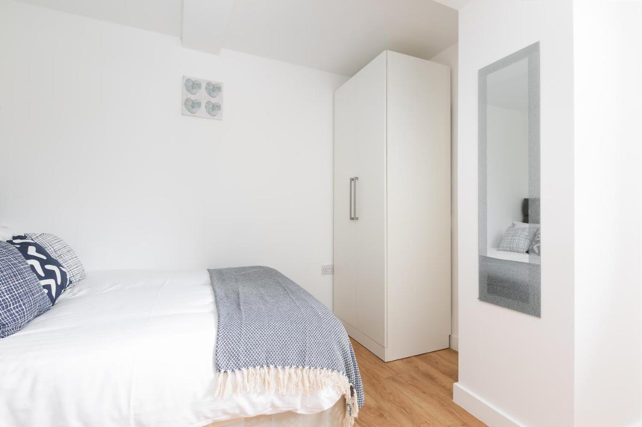Skyvillion - Cozy Apartments In Enfield Town With Free Parking & Wifi Exterior foto