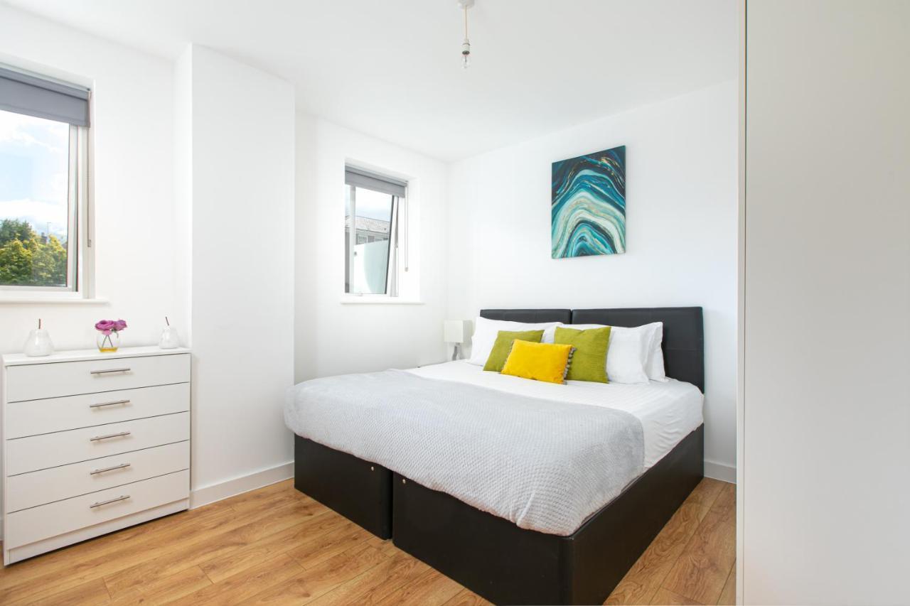 Skyvillion - Cozy Apartments In Enfield Town With Free Parking & Wifi Exterior foto