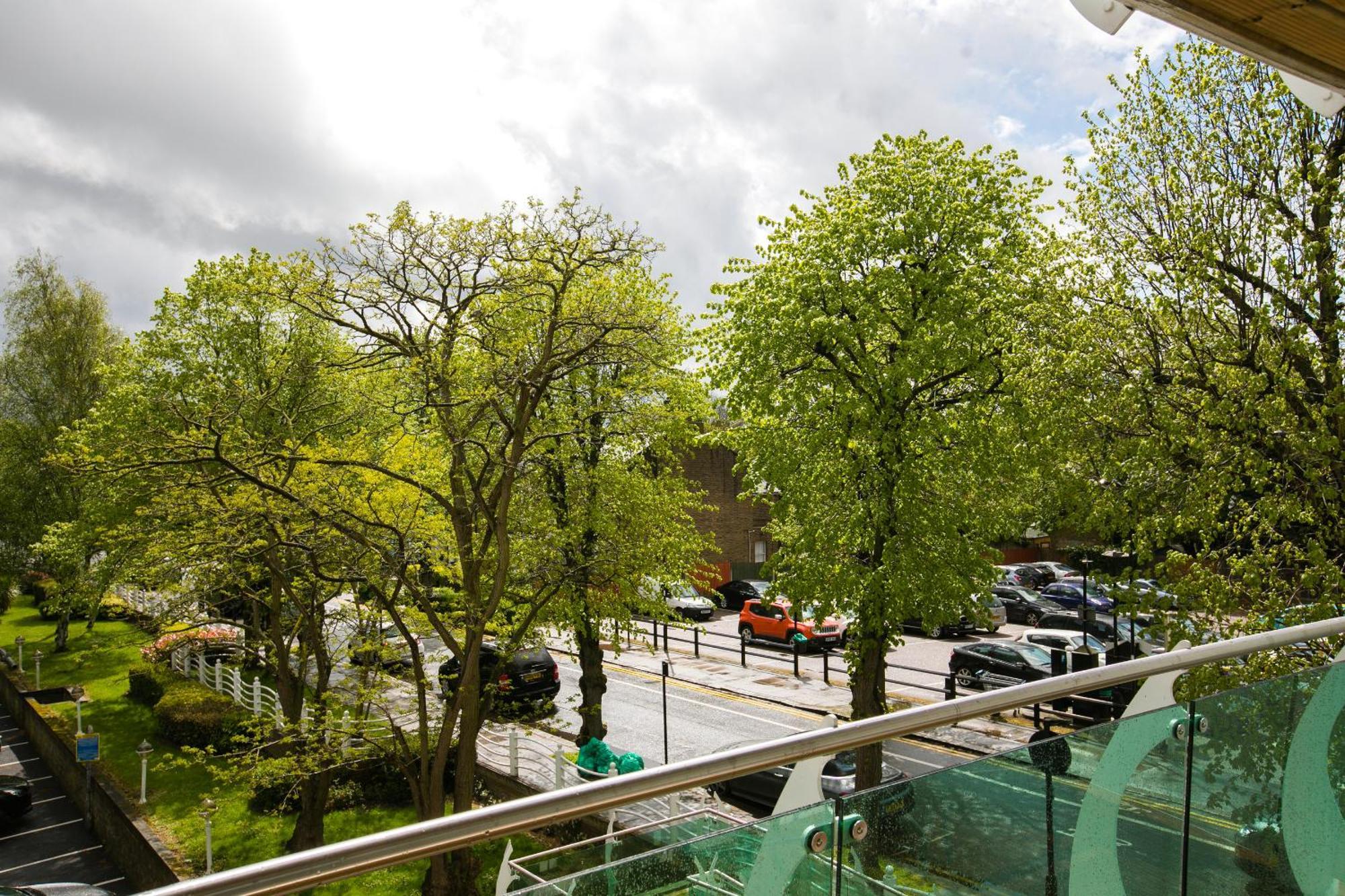 Skyvillion - Cozy Apartments In Enfield Town With Free Parking & Wifi Exterior foto