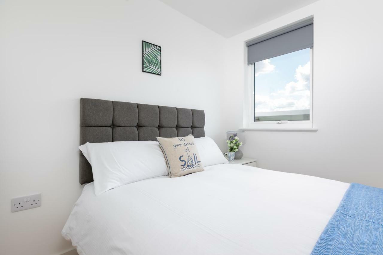 Skyvillion - Cozy Apartments In Enfield Town With Free Parking & Wifi Exterior foto