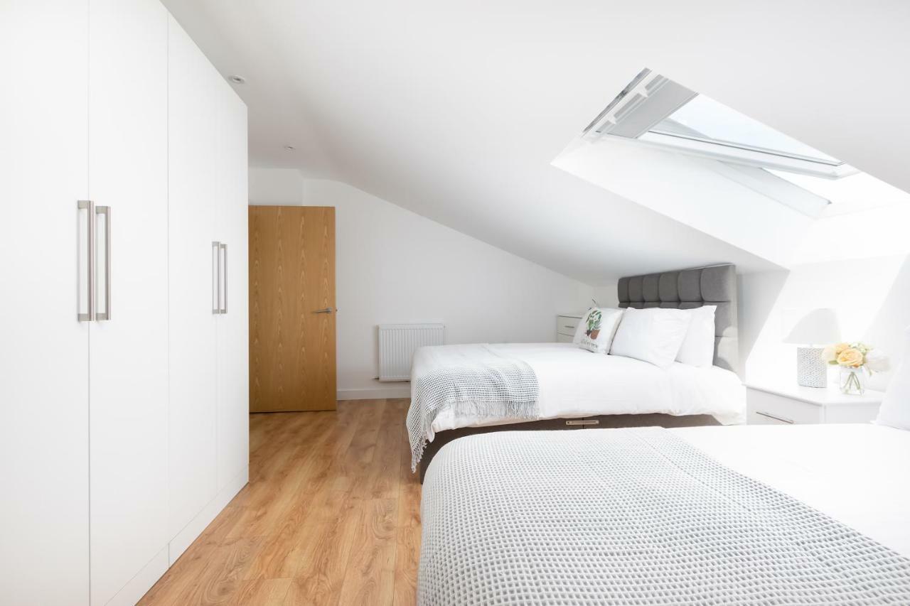 Skyvillion - Cozy Apartments In Enfield Town With Free Parking & Wifi Exterior foto