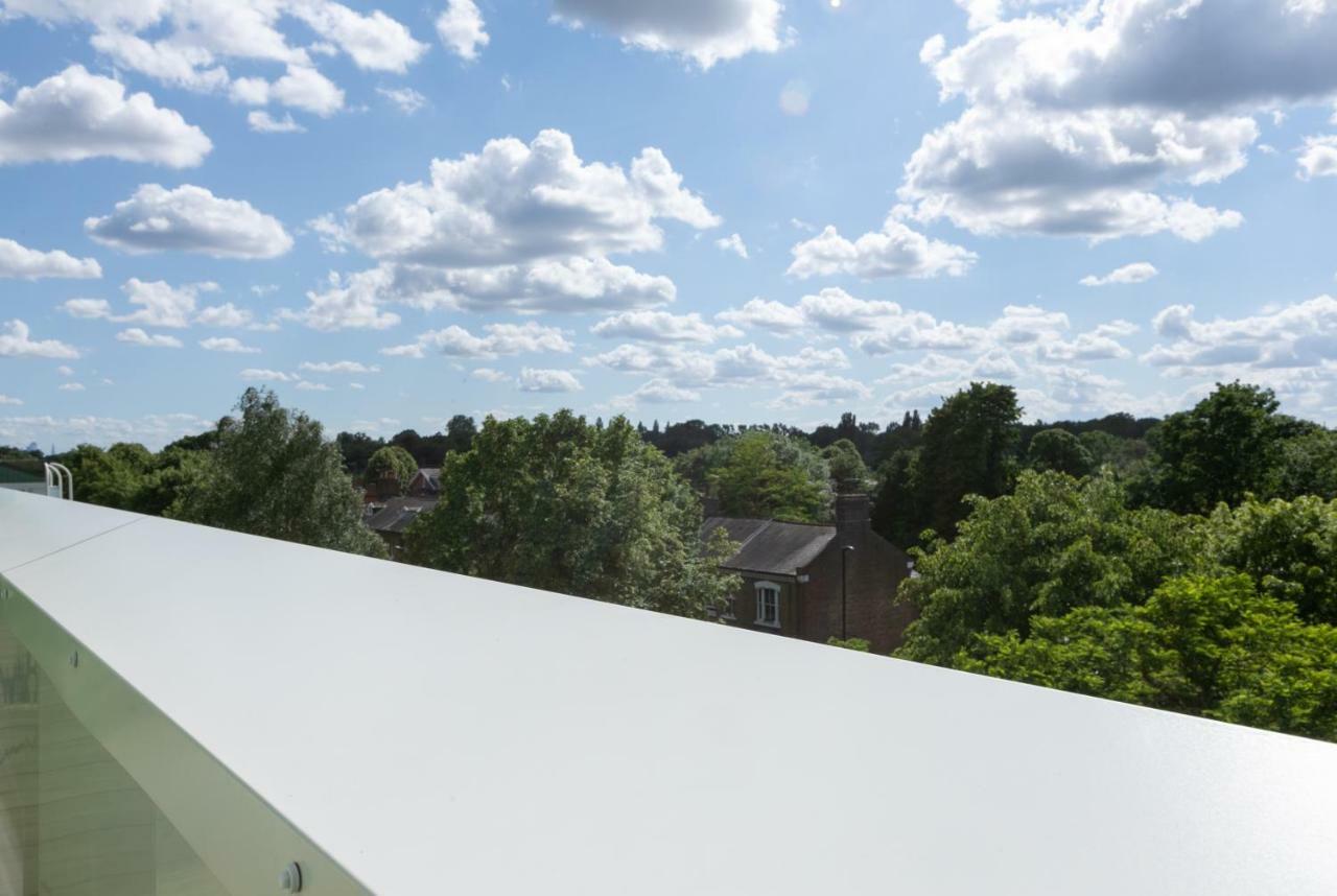 Skyvillion - Cozy Apartments In Enfield Town With Free Parking & Wifi Exterior foto