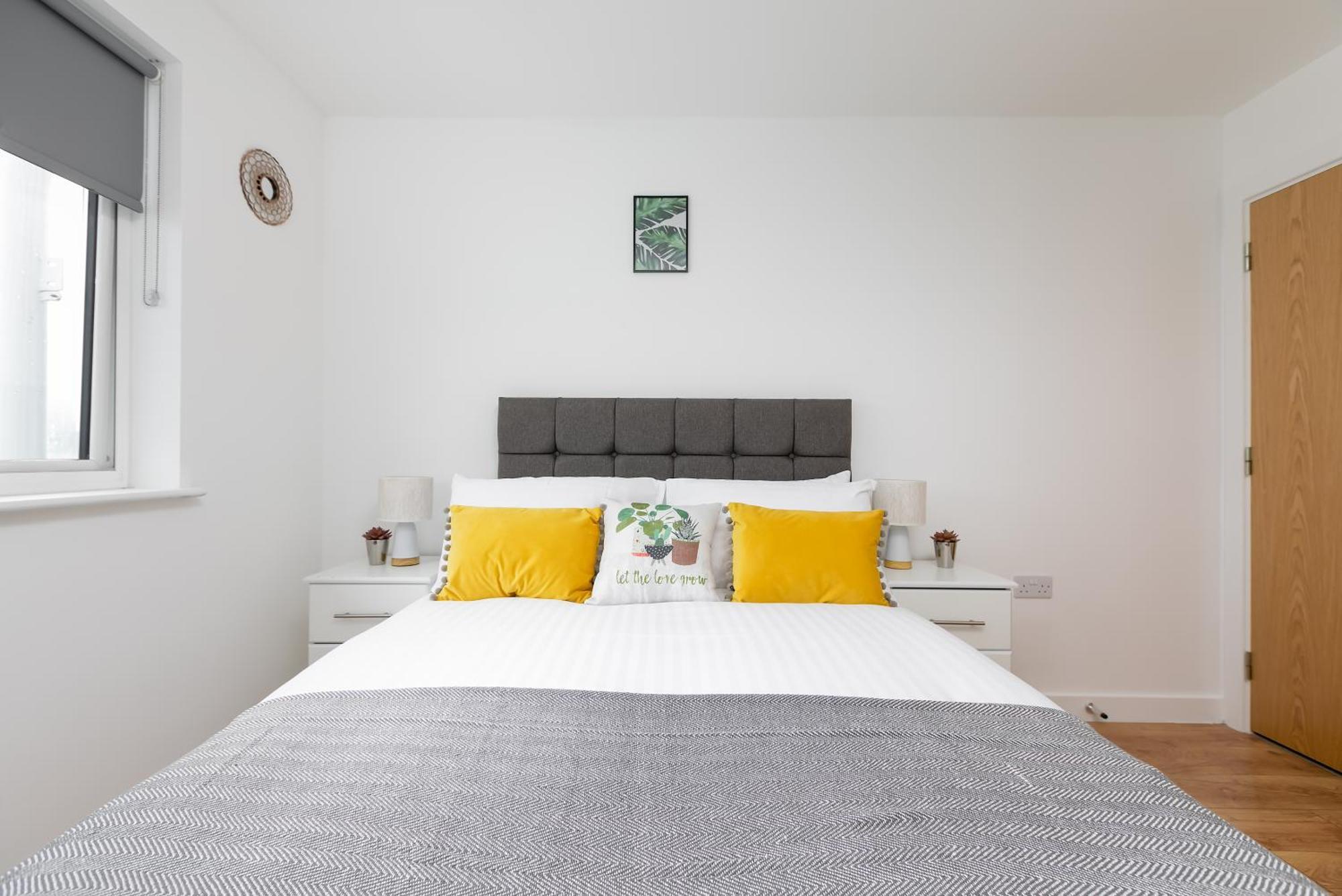 Skyvillion - Cozy Apartments In Enfield Town With Free Parking & Wifi Exterior foto